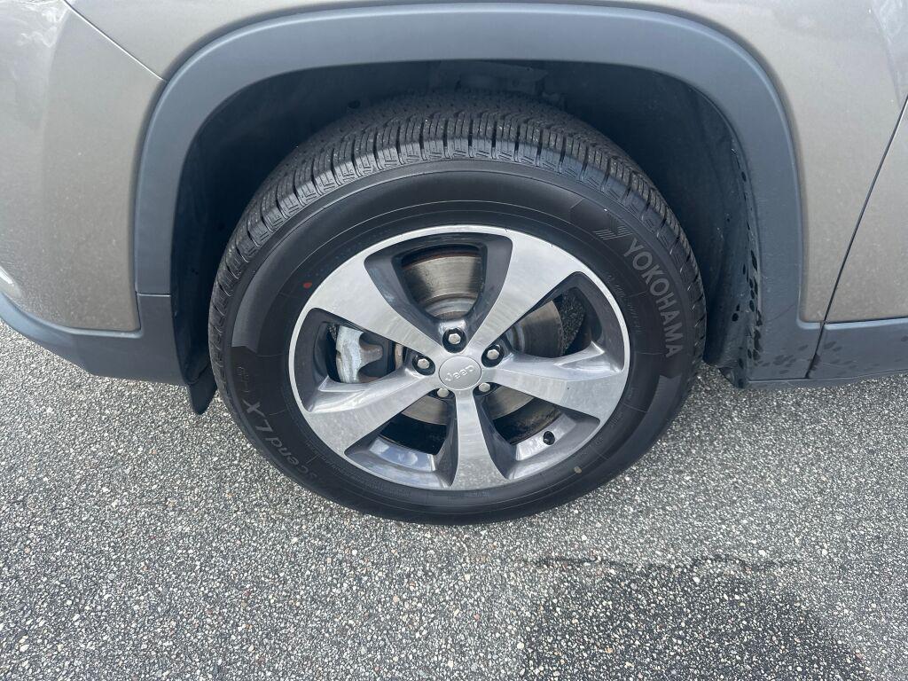 used 2020 Jeep Cherokee car, priced at $18,750