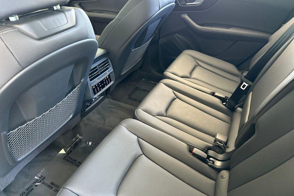 new 2025 Audi Q7 car, priced at $72,250