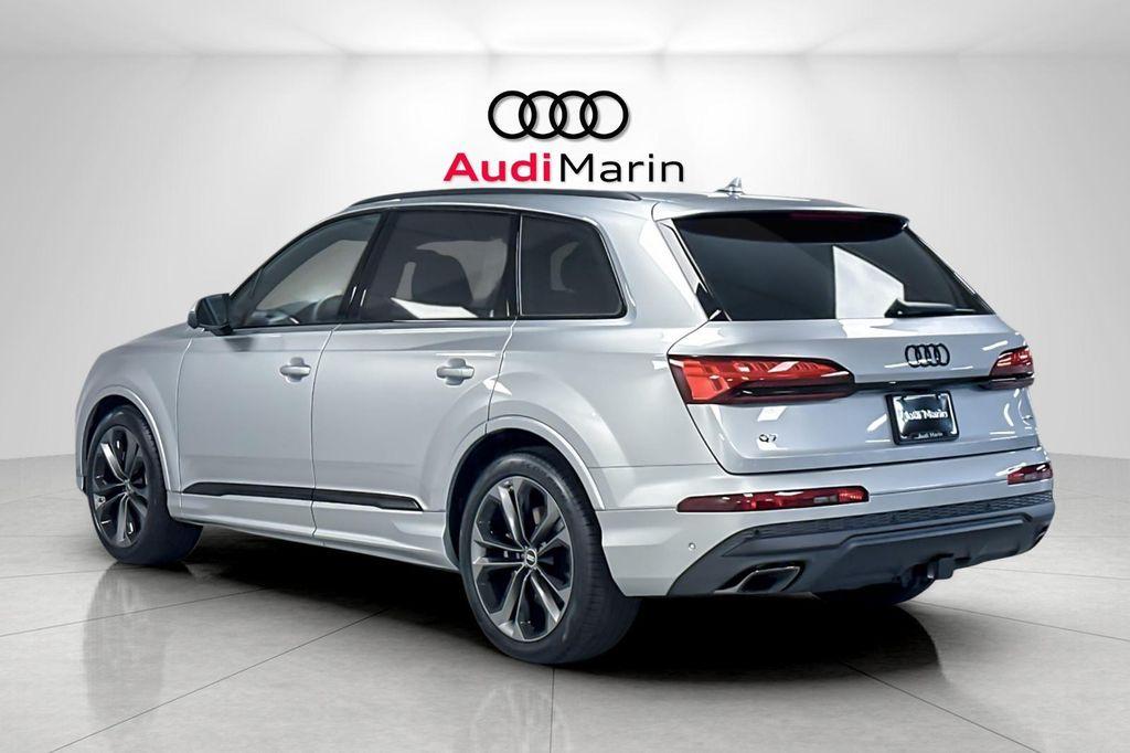 new 2025 Audi Q7 car, priced at $72,005