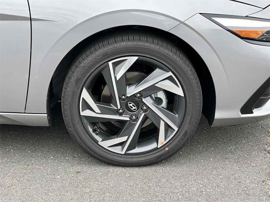 new 2025 Hyundai Elantra car, priced at $29,090