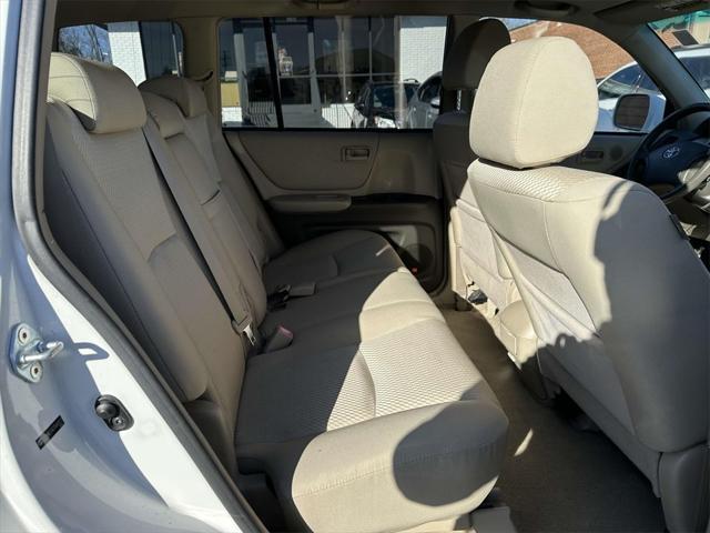 used 2007 Toyota Highlander Hybrid car, priced at $10,995