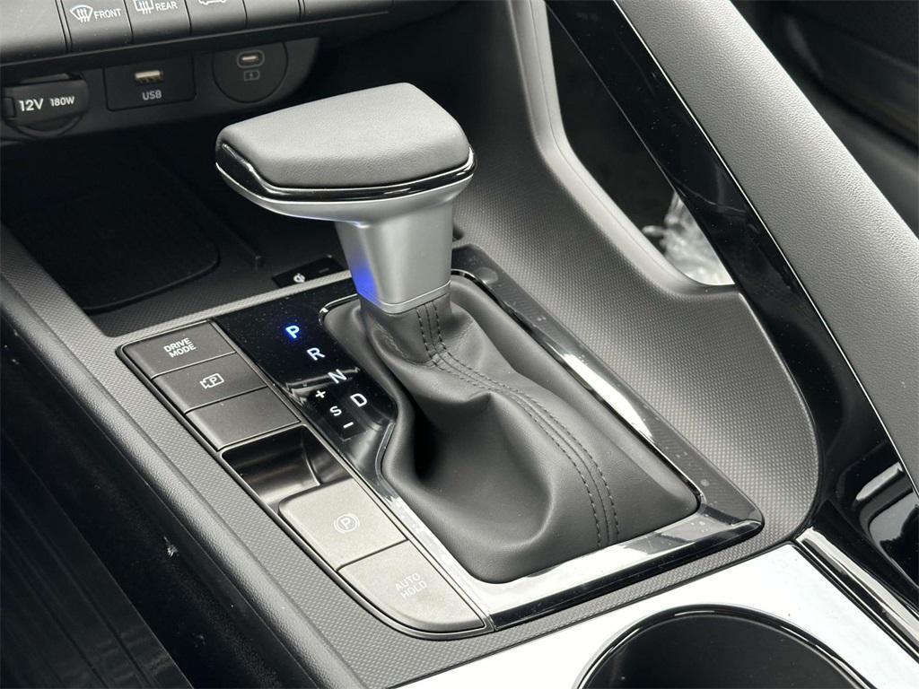 new 2025 Hyundai Elantra car, priced at $26,685