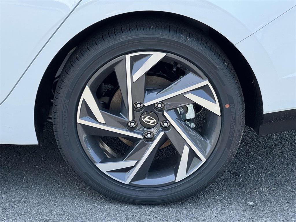 new 2025 Hyundai Elantra car, priced at $27,175