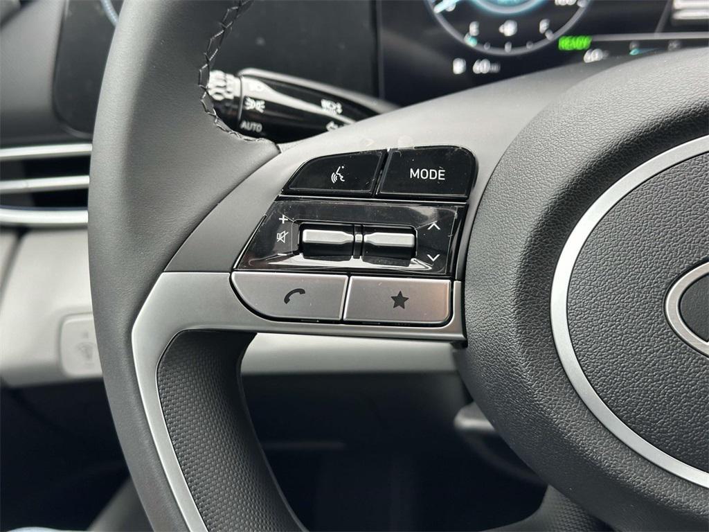 new 2025 Hyundai ELANTRA HEV car, priced at $29,580