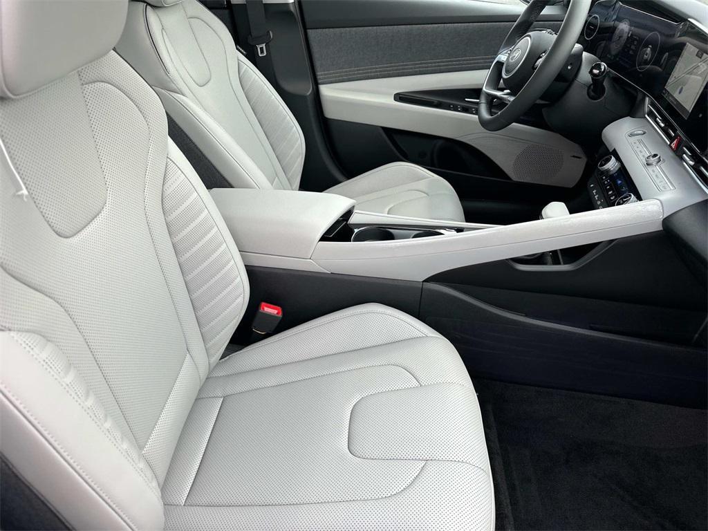 new 2025 Hyundai Elantra car, priced at $27,865