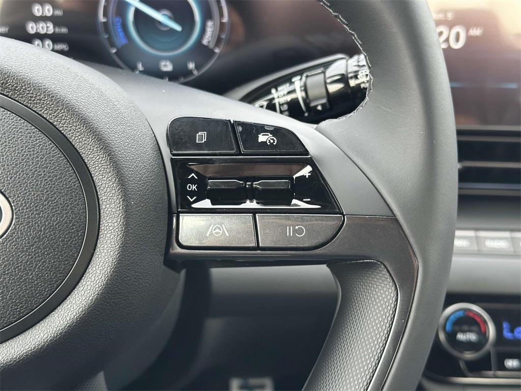 new 2025 Hyundai Elantra car, priced at $26,690