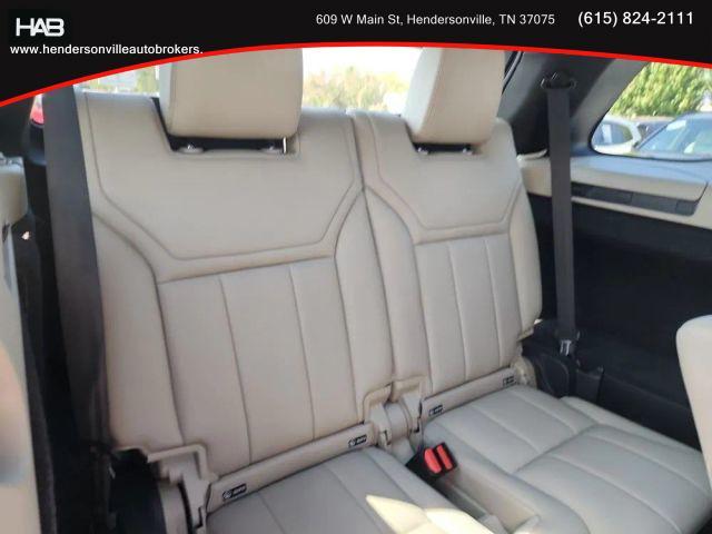 used 2017 Land Rover Discovery car, priced at $18,285