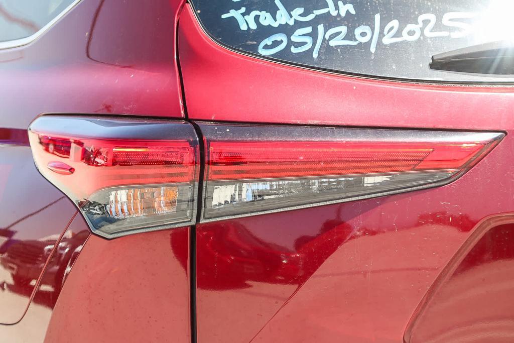 used 2020 Toyota Highlander car, priced at $27,853