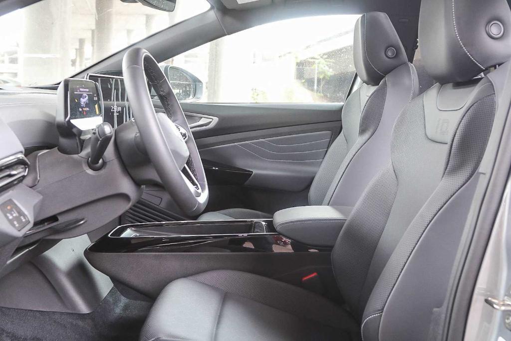 new 2025 Volkswagen ID.4 car, priced at $52,471