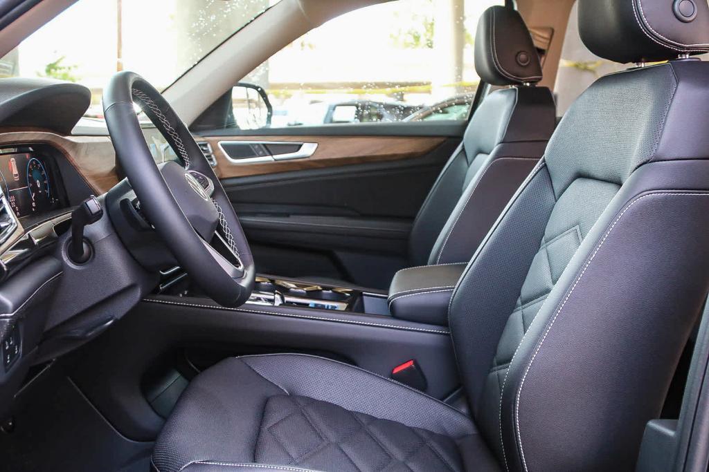 new 2025 Volkswagen Atlas car, priced at $44,771