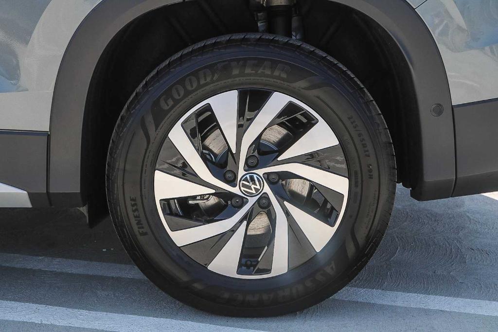new 2025 Volkswagen Tiguan car, priced at $31,612