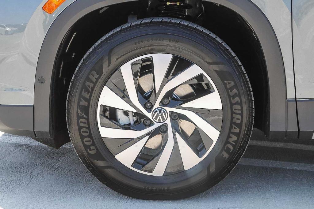 new 2025 Volkswagen Tiguan car, priced at $31,612