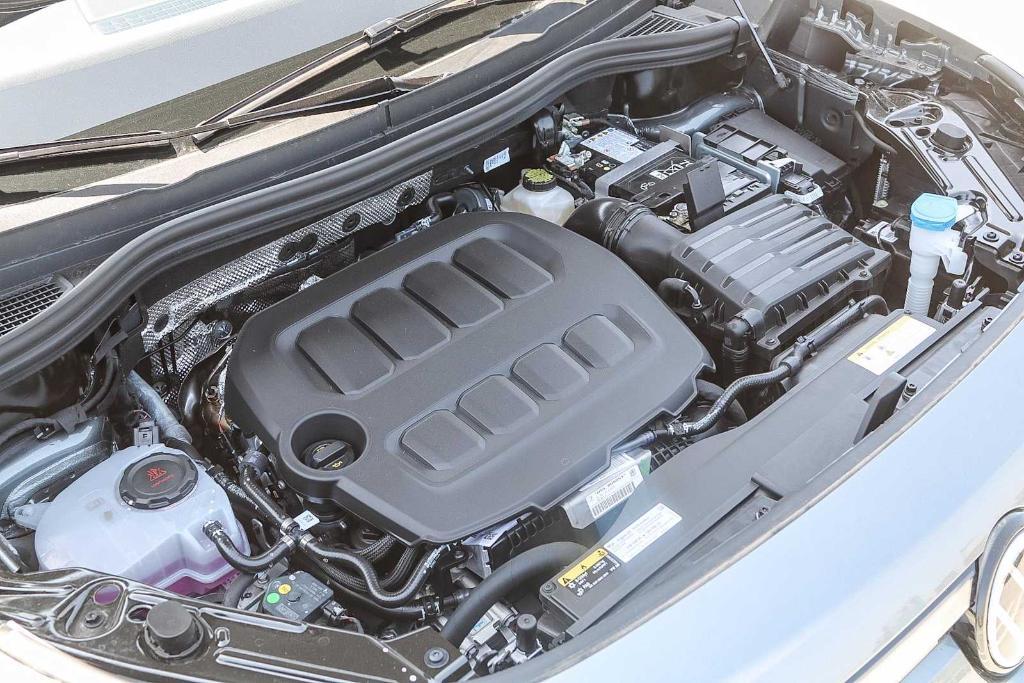 new 2025 Volkswagen Tiguan car, priced at $31,612