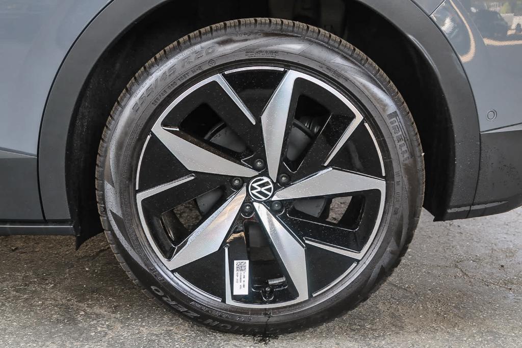 new 2025 Volkswagen ID.4 car, priced at $52,361