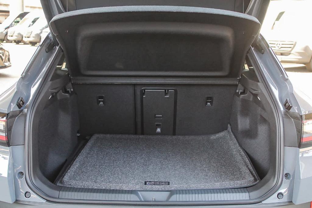 new 2025 Volkswagen ID.4 car, priced at $52,361
