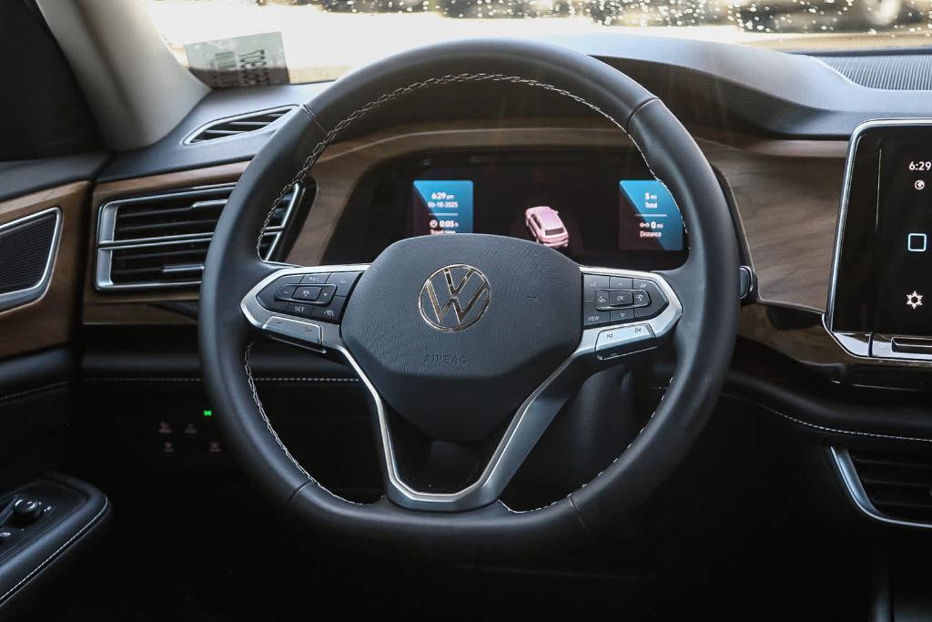 new 2025 Volkswagen Atlas car, priced at $40,368