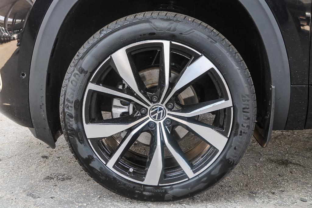 new 2025 Volkswagen Atlas car, priced at $56,726