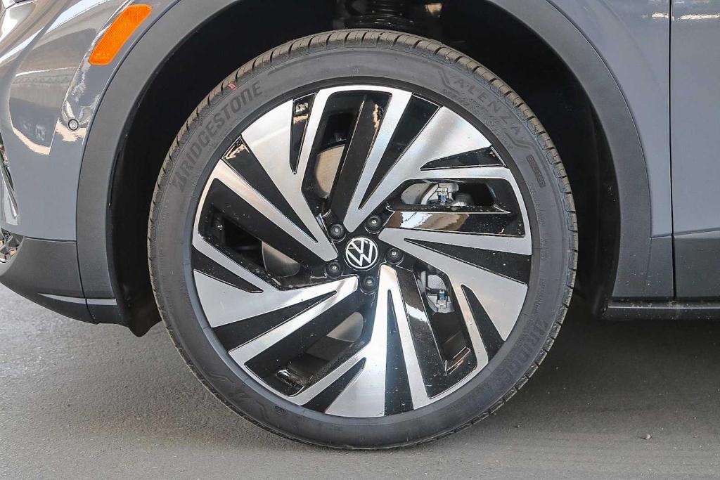 new 2025 Volkswagen ID.4 car, priced at $59,461