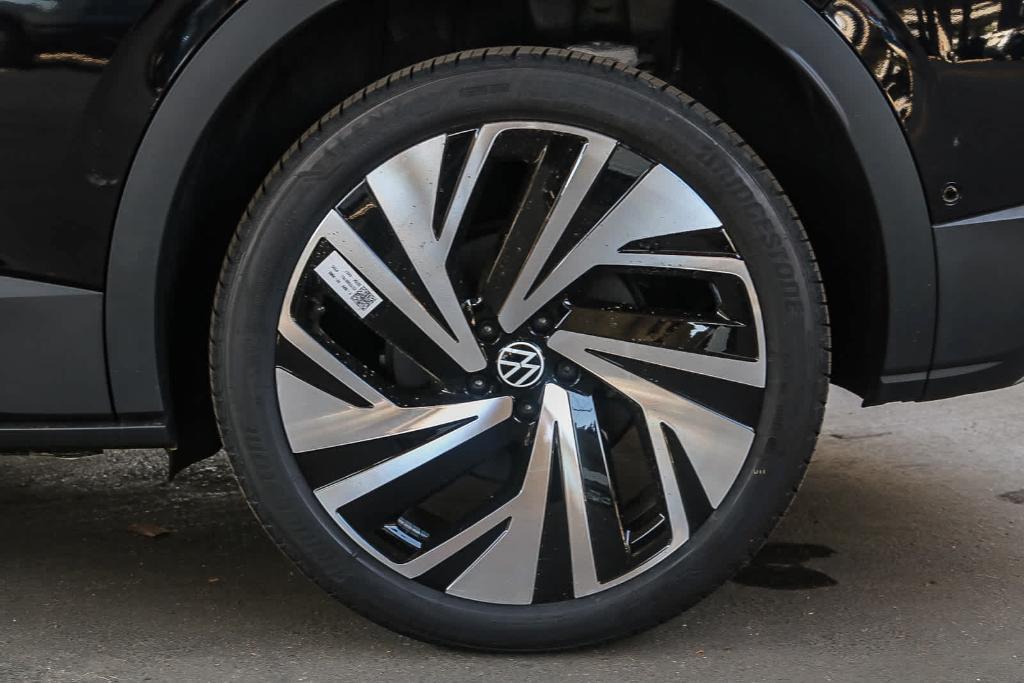 new 2025 Volkswagen ID.4 car, priced at $59,571