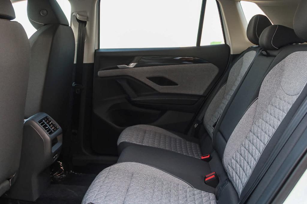 new 2025 Volkswagen Tiguan car, priced at $31,621