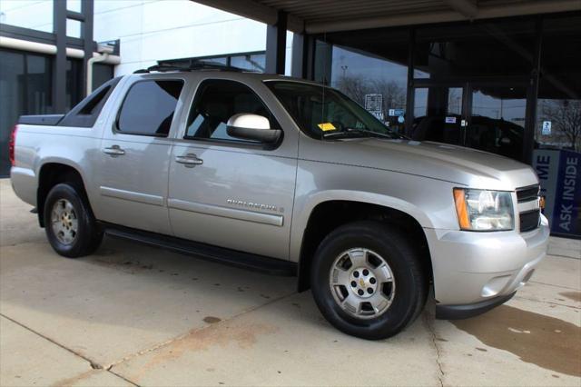 used 2007 Chevrolet Avalanche car, priced at $6,998