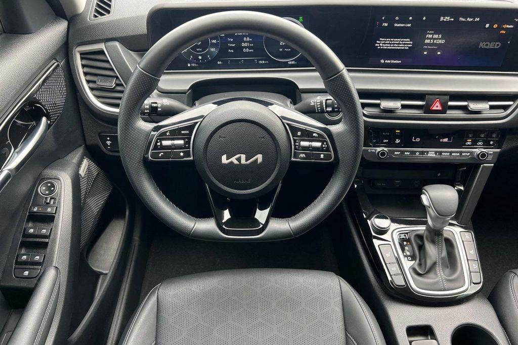 used 2024 Kia Seltos car, priced at $25,900