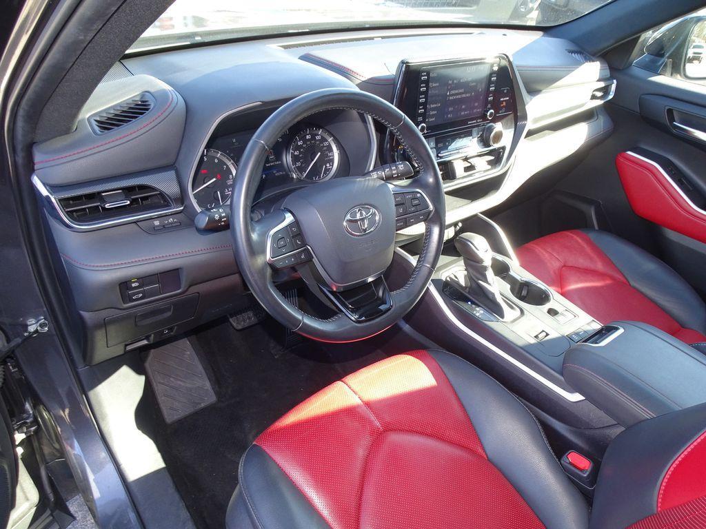 used 2021 Toyota Highlander car, priced at $34,040