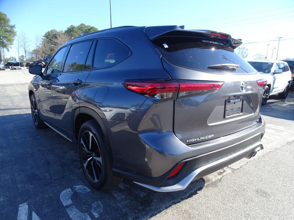 used 2021 Toyota Highlander car, priced at $34,040