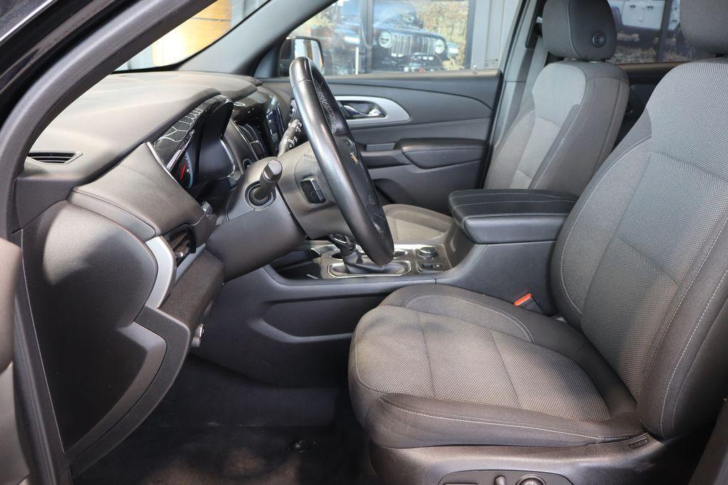 used 2023 Chevrolet Traverse car, priced at $27,580