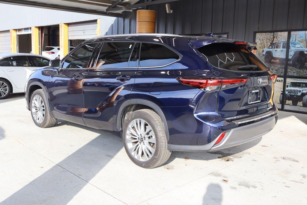 used 2023 Toyota Highlander car, priced at $44,650