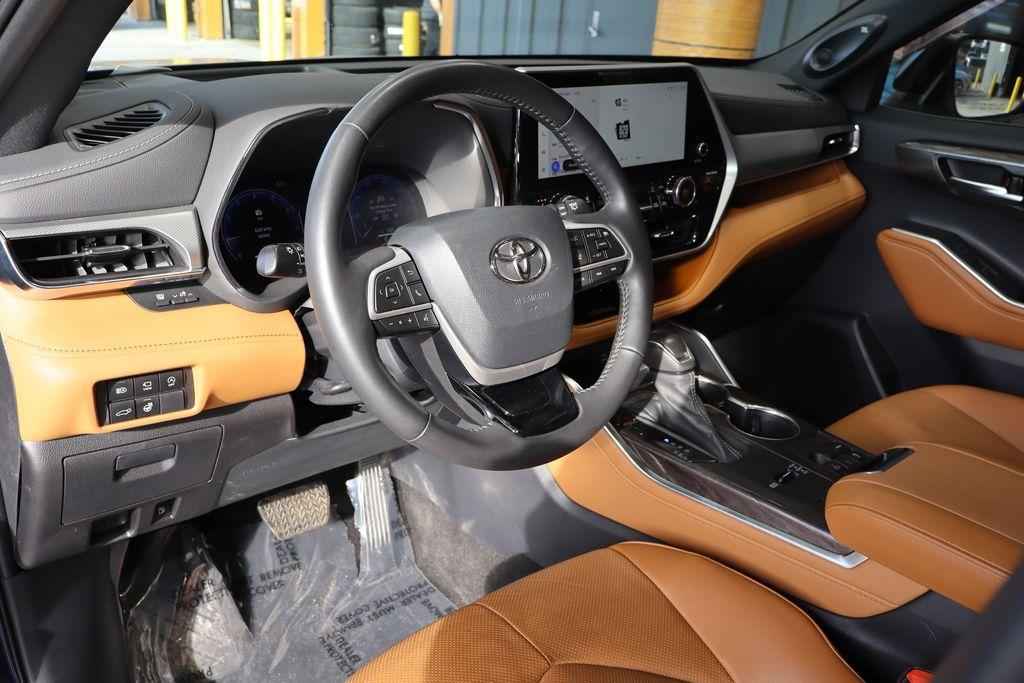 used 2023 Toyota Highlander car, priced at $44,650