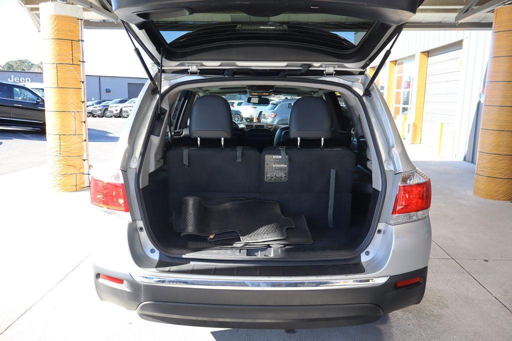 used 2013 Toyota Highlander car, priced at $15,750