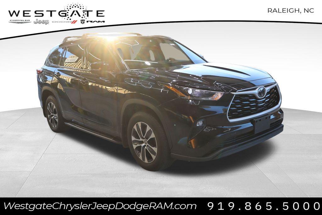 used 2021 Toyota Highlander car, priced at $34,950