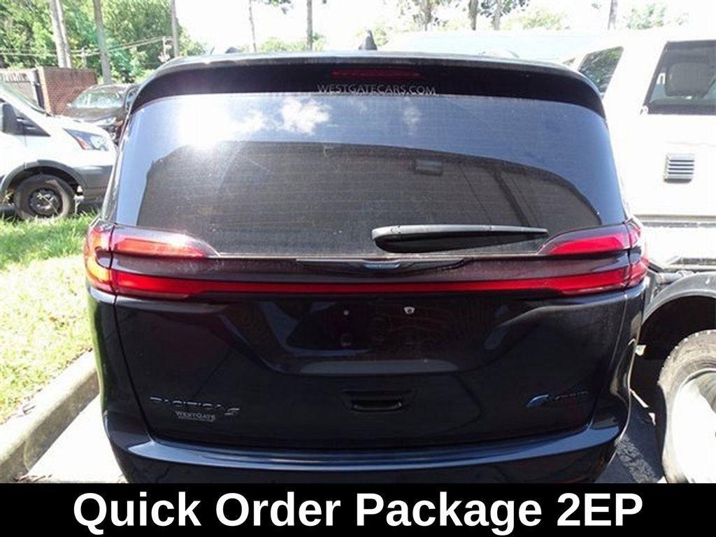 used 2021 Chrysler Pacifica Hybrid car, priced at $33,864