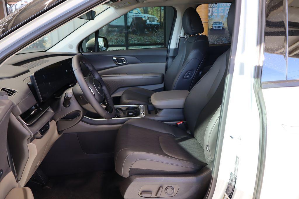 used 2025 Kia Carnival car, priced at $44,950