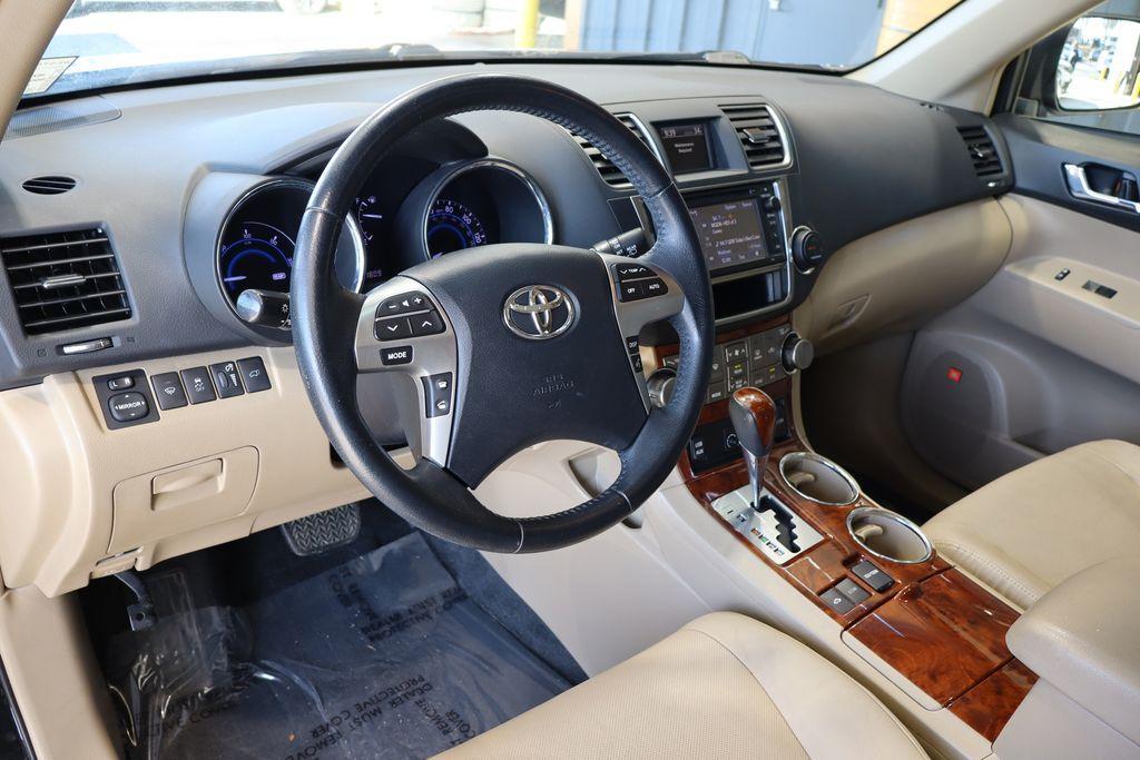 used 2013 Toyota Highlander Hybrid car, priced at $16,790