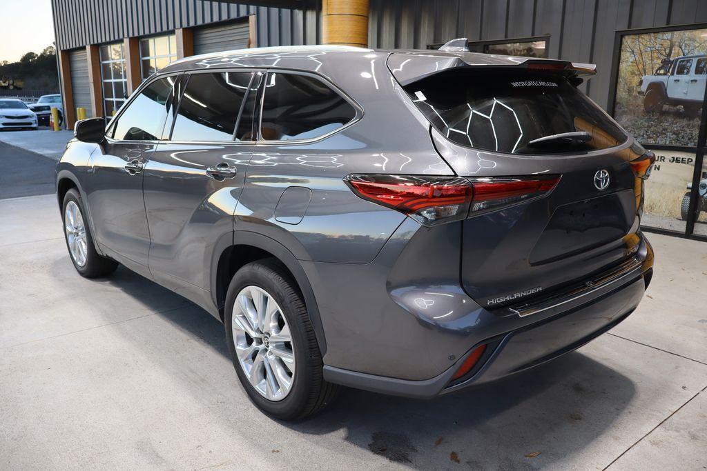 used 2022 Toyota Highlander car, priced at $35,196