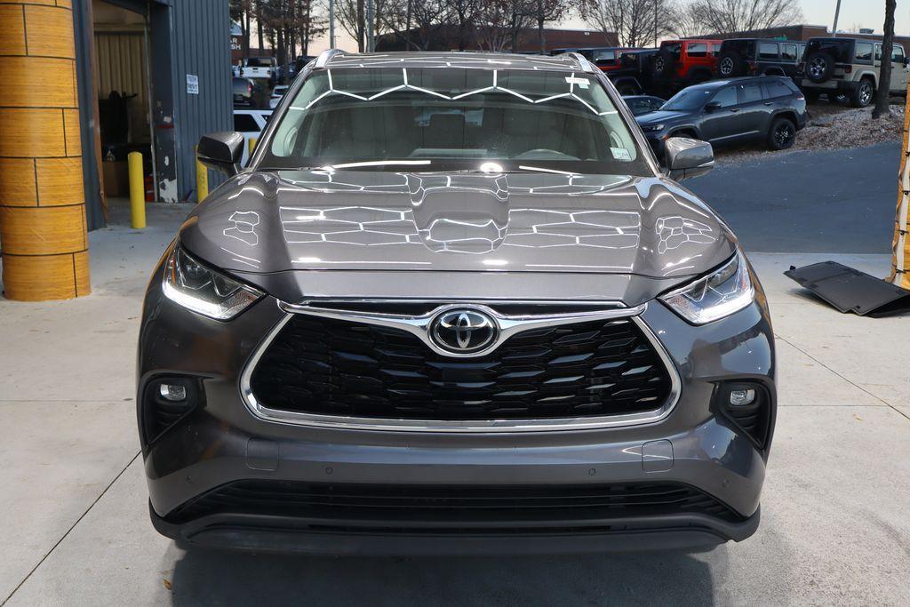 used 2022 Toyota Highlander car, priced at $35,196