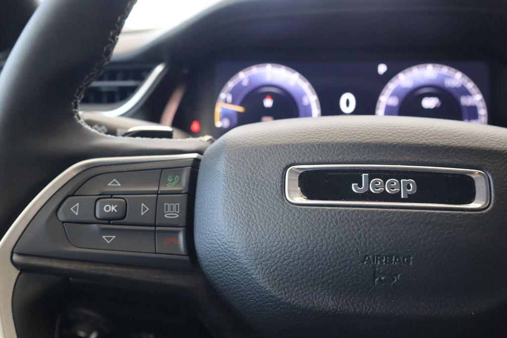 new 2024 Jeep Grand Cherokee car, priced at $42,090