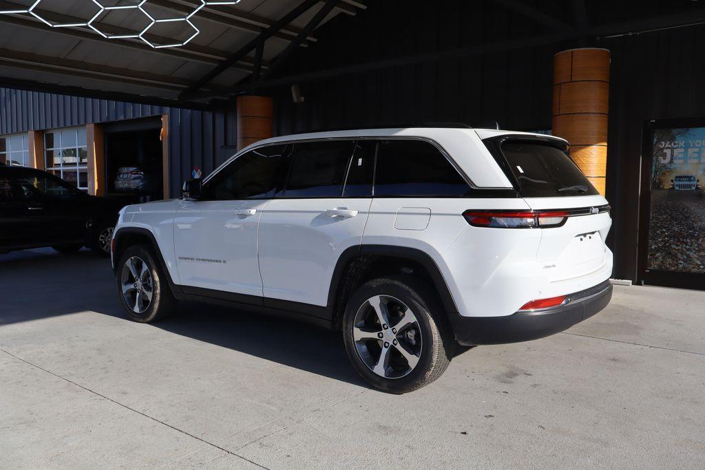 new 2024 Jeep Grand Cherokee car, priced at $42,090