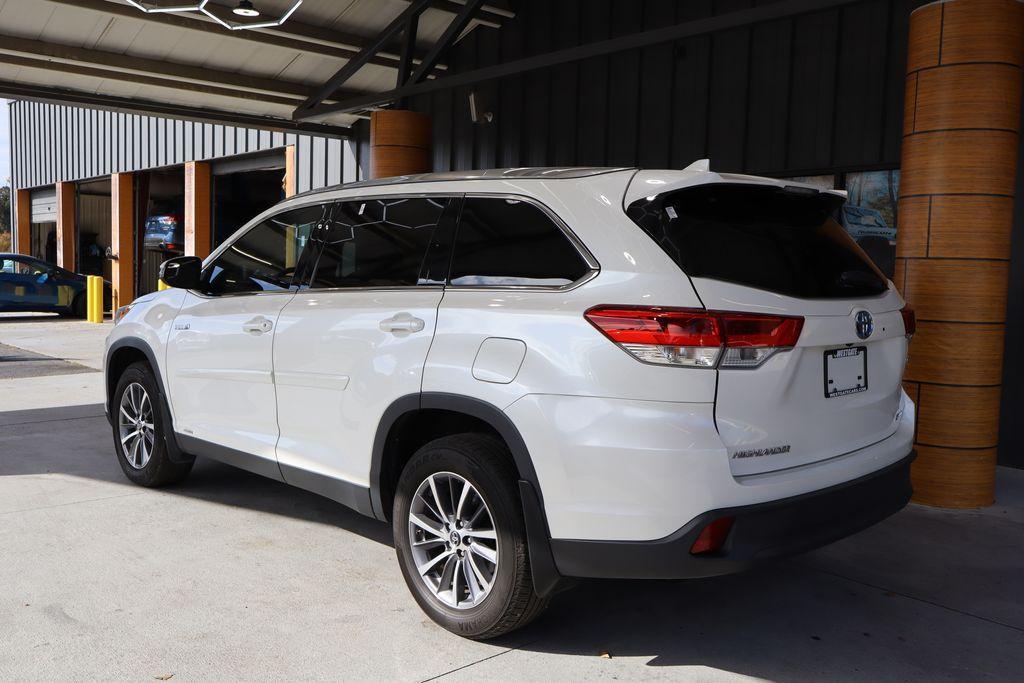 used 2019 Toyota Highlander Hybrid car, priced at $29,277