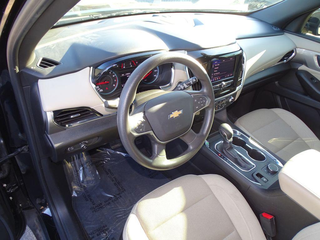 used 2023 Chevrolet Traverse car, priced at $29,158