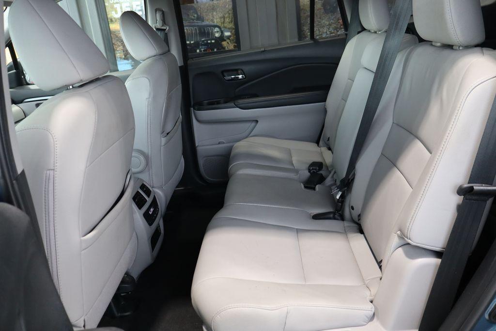 used 2021 Honda Pilot car, priced at $31,750