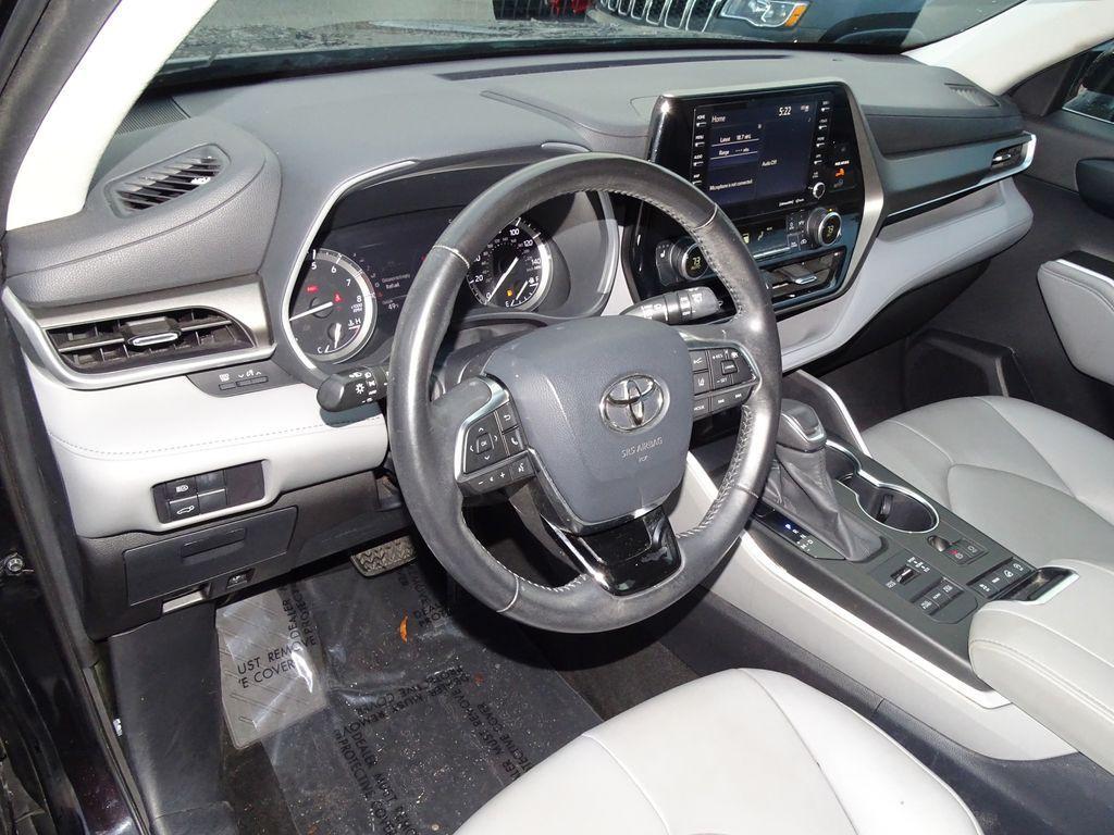 used 2020 Toyota Highlander car, priced at $33,135