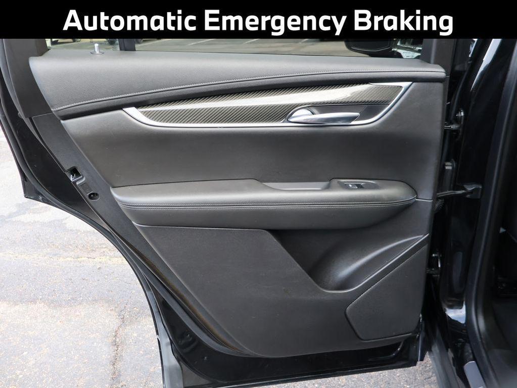 used 2022 Cadillac XT6 car, priced at $43,991