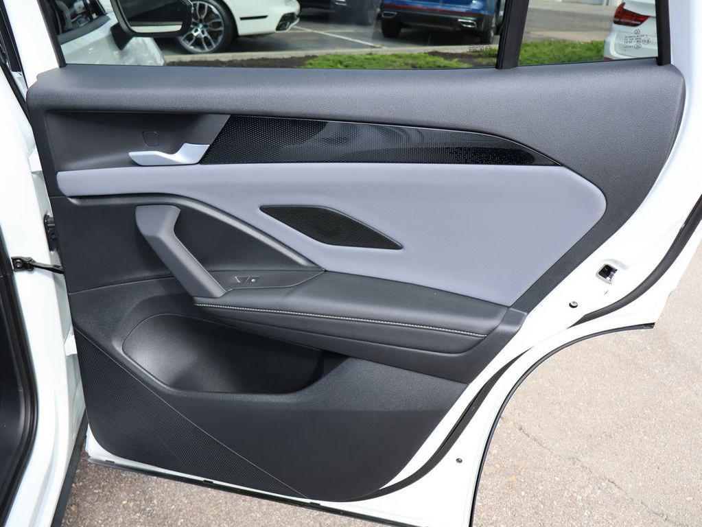 new 2025 Volkswagen Tiguan car, priced at $38,900