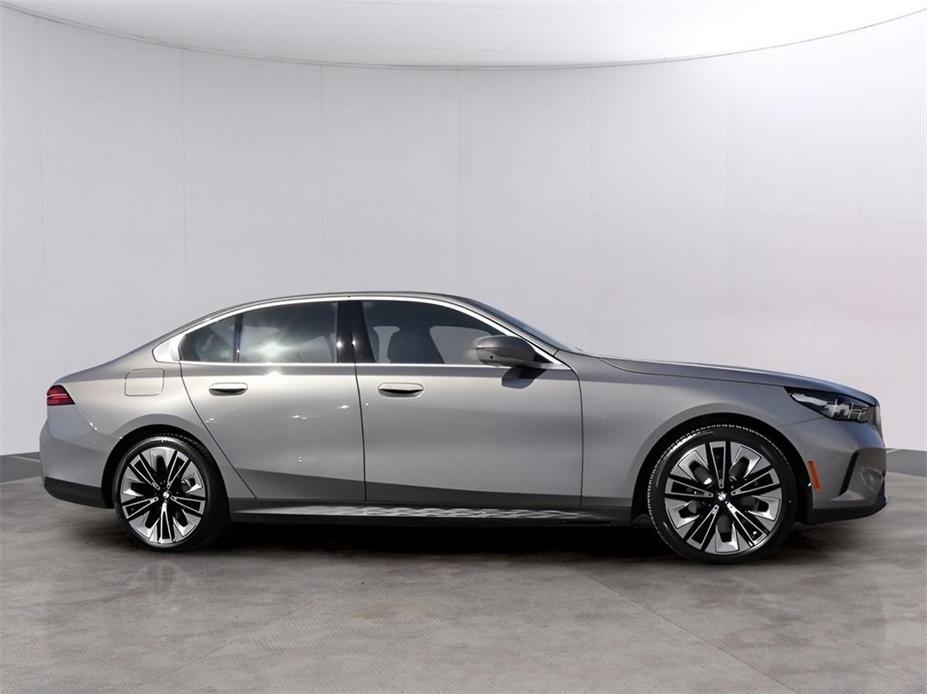new 2024 BMW 530 car