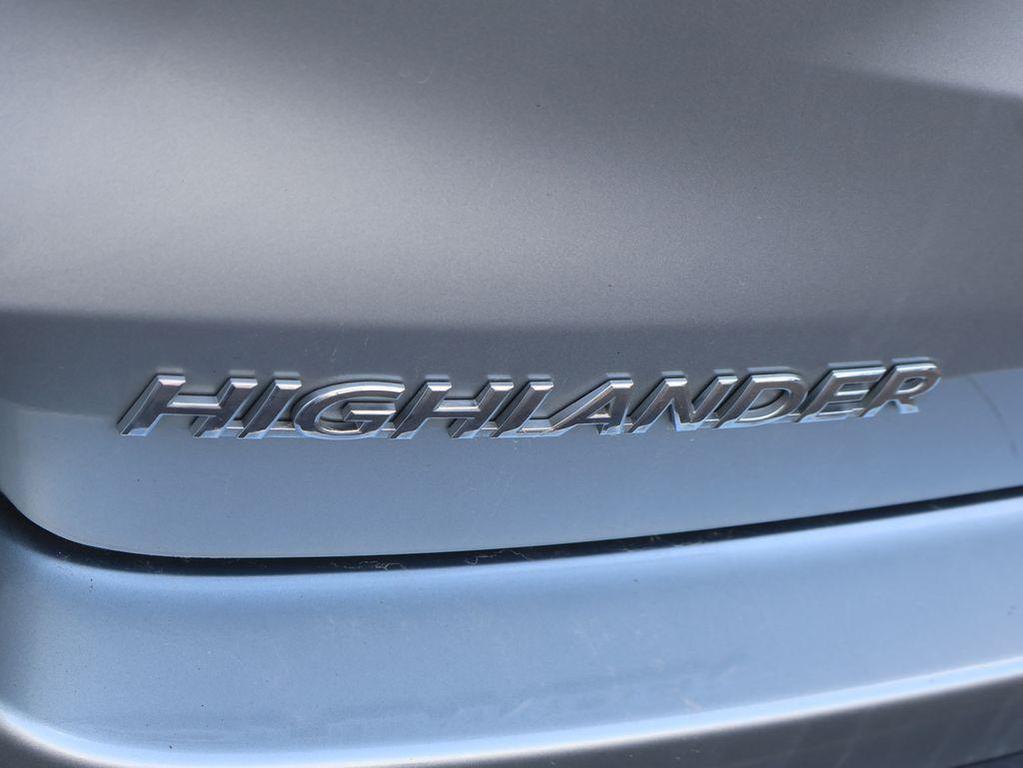 used 2015 Toyota Highlander car, priced at $14,653