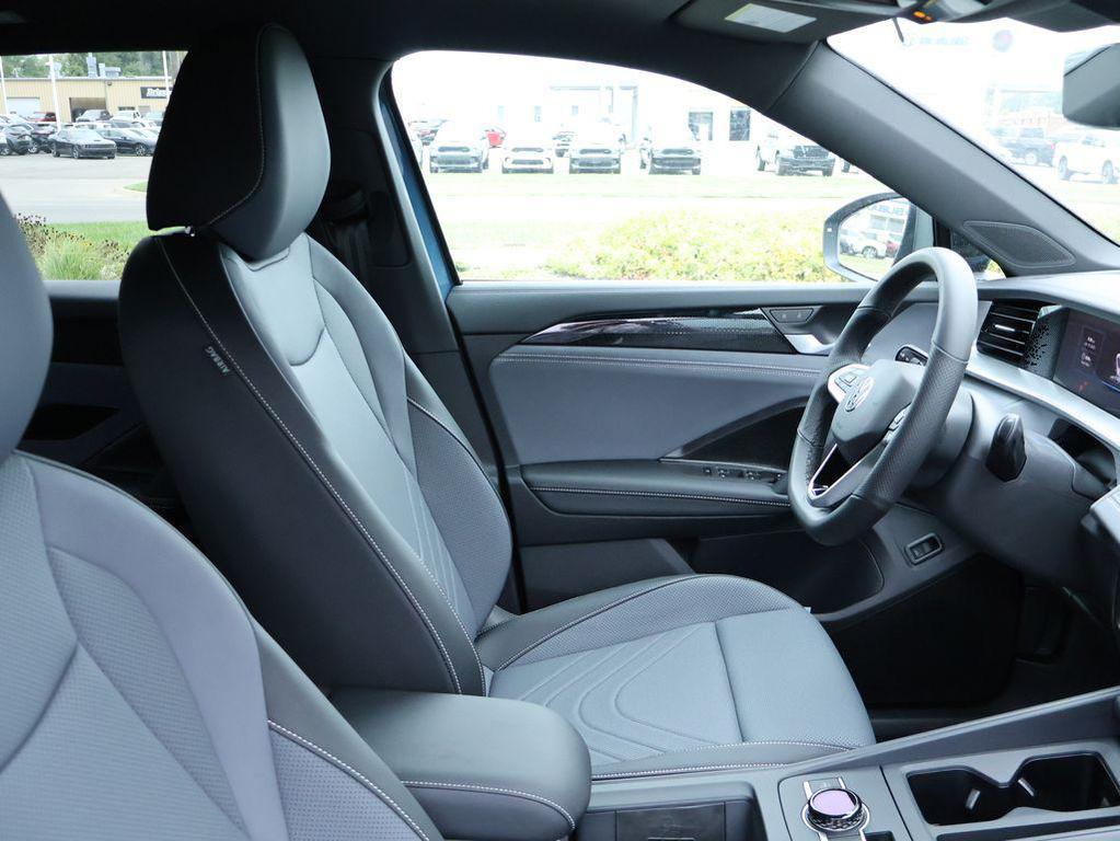 new 2025 Volkswagen Tiguan car, priced at $39,605