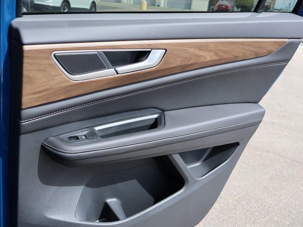 new 2025 Volkswagen Atlas car, priced at $37,274